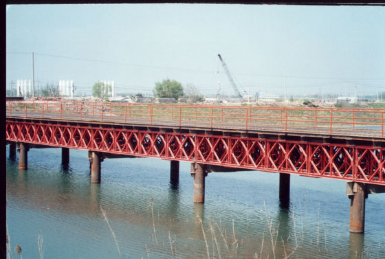 สะพานเหล็กถักสำเร็จรูป ช่วง 6 ถึง 60 เมตร รับน้ำหนักออกแบบ HL93 พร้อมพื้นสะพานเหล็กหรือไม้เพื่อการก่อสร้างที่ทนทาน